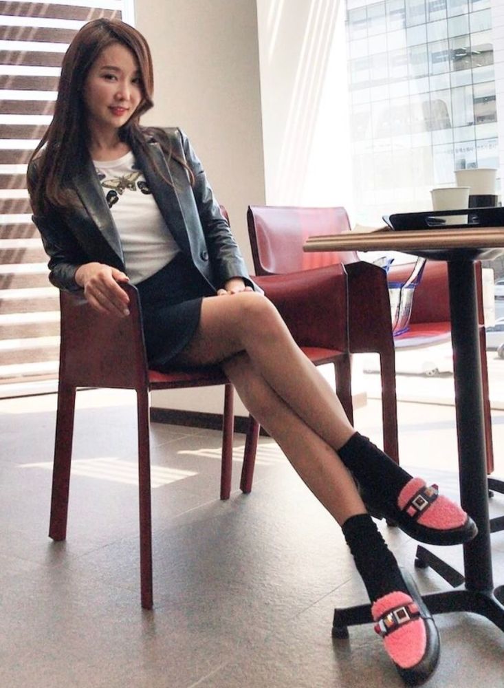 沉迷自拍遭女儿投诉，这位身材火辣的最美牙医竟然已经50岁了！！ - 55