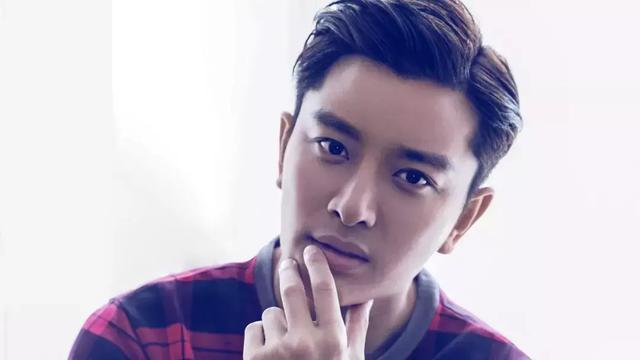 贾乃亮爱的多卑微?为追她砸口碑接烂戏,母亲曾