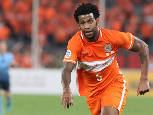 降薪70曝巴甲队想租吉尔已获经纪人同意