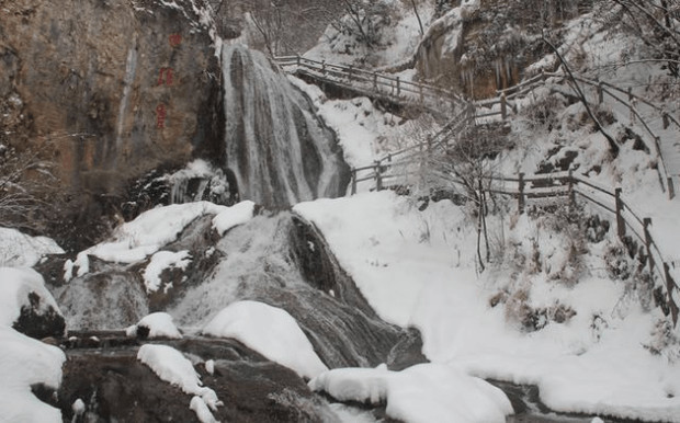 暴雪2018 美出新高度 水乡变雪乡 积雪接近20厘米厚