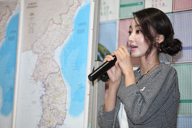 朴银美说,她永远记得,在她13岁的时候,母亲为了保护她,自己忍受了奸污