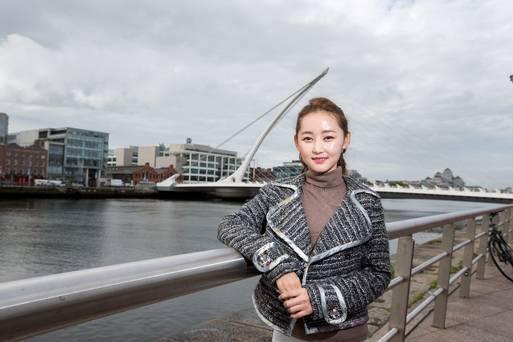 9岁时,朴银美亲眼见到自己朋友的母亲被公开枪决,而她的"罪行"竟然