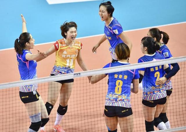 北汽女排四人上双排位赛两连胜 刘晓彤25分冠