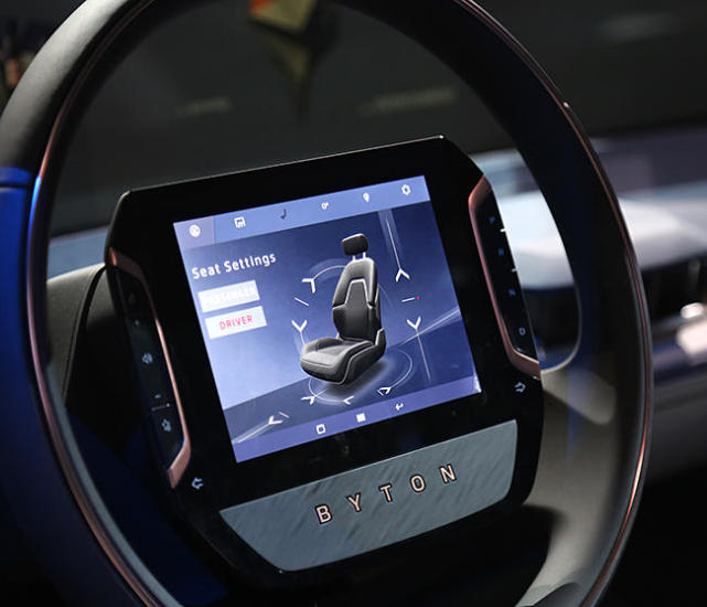 拜腾首款纯电动SUV Concept亮相 配全球最大车载屏幕