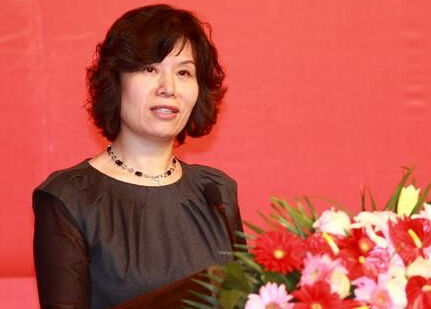 等影视作品的"小马奔腾"今年年初董事长李明去世后,遗孀金燕(微博名