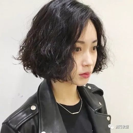 女短发烫发发型图片