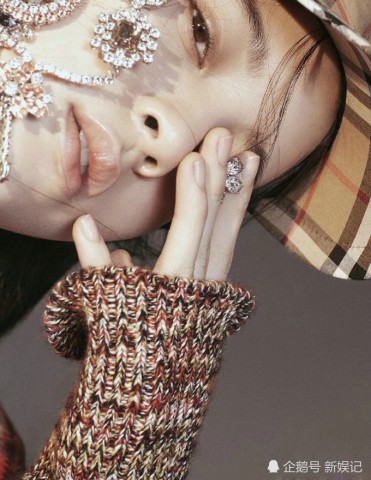 欧阳娜娜青春活力十足时尚封面性感大片