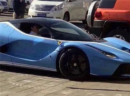 贾乃亮的限量版法拉利落地4000万因车身上的字不舍得洗车