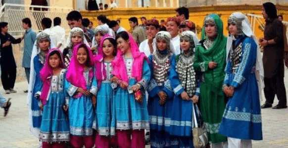 亚洲最贫困国家, 400万人自称是中国人后代, 肤