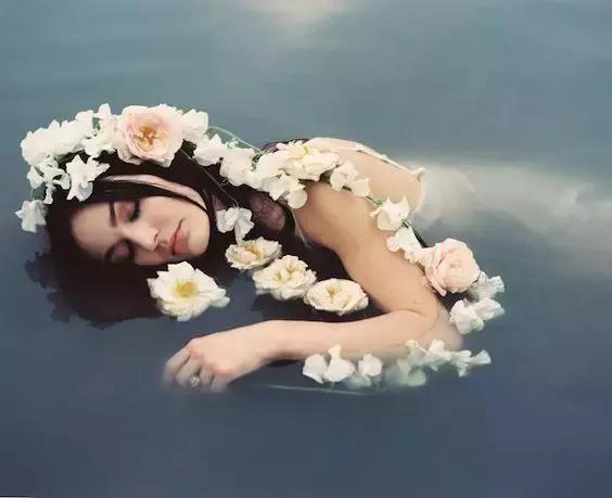 你敢和比你小的男生谈恋爱吗?