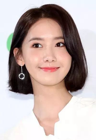 如果要问19年什么发型最时髦最流行,那一定是韩式温婉的小短发,对于想
