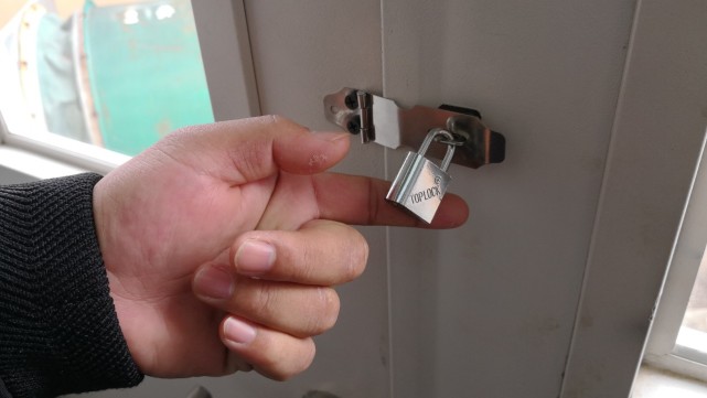 8名小学生竟在34层楼顶嬉闹玩耍看着腿软