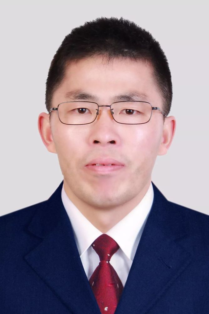 余顺扬,男,汉族,云南镇雄人,1976年10月生,党校本科学历,1996年8月