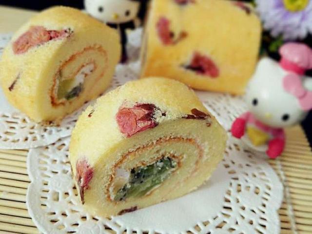 樱花瑞士卷,好看又好吃的糕点,下午茶不错的选择哦