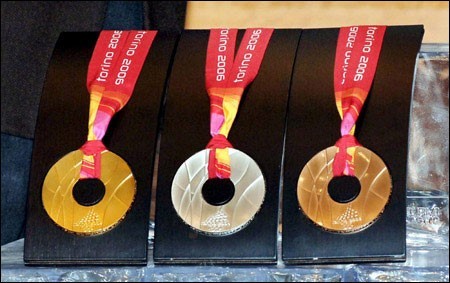 冬奥奖牌炫起民族风平昌奖牌配韩文刺绣