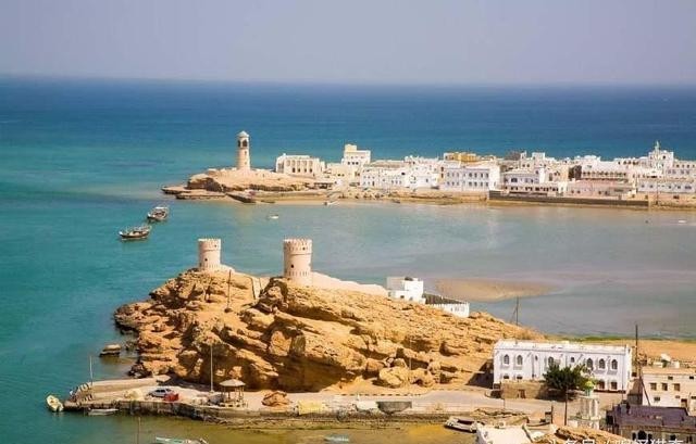 目前还有很多国家享受皇室和王室的待遇,在亚