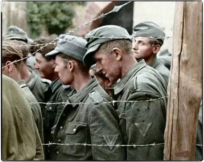 苏联战俘营里日本战俘总和德国战俘打架,竟是