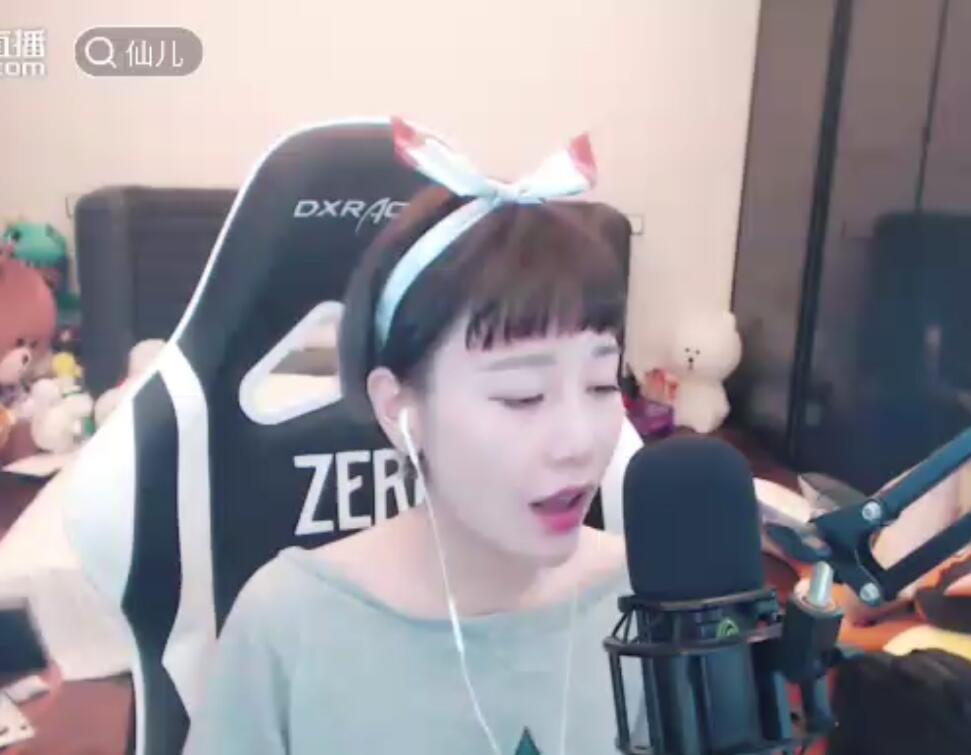 仙儿今天偷偷开播啦!虎牙第一土豪,美若天仙,毕竟有钱!