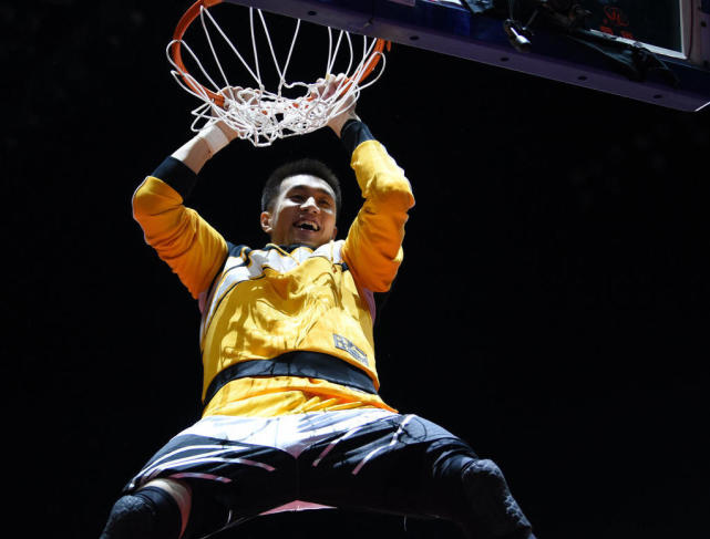 1589强行抢戏扣篮大赛全明星还是郭艾伦最逗