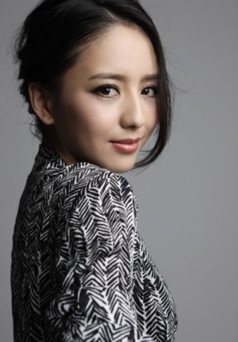 在剧版《唐山大地震》中佟丽娅饰演的小登,让观众看到了她更为纯熟的