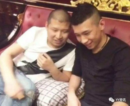 "快手一哥"天佑空降直播间连麦力挺,欲借钱给二驴,发声:只要你办正事