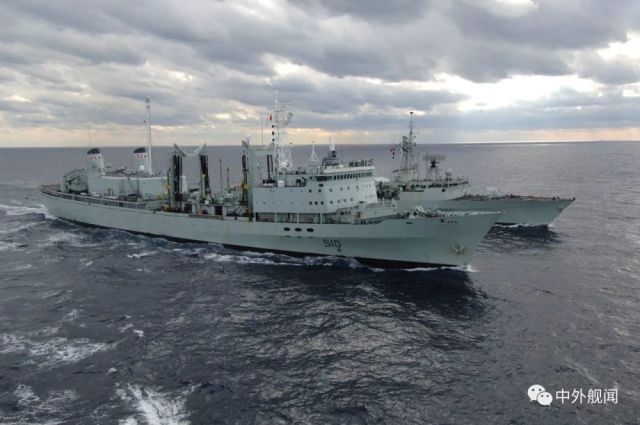 加拿大海军阿斯特里克斯号补给舰