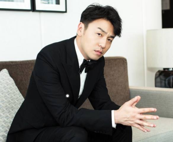 雷佳音热衷于"吹雪"造型,网友:这性感的嘴唇