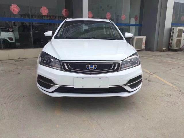 吉利帝豪"八字眉"设计更具运动感,全自动恒温配置让合资车汗颜!