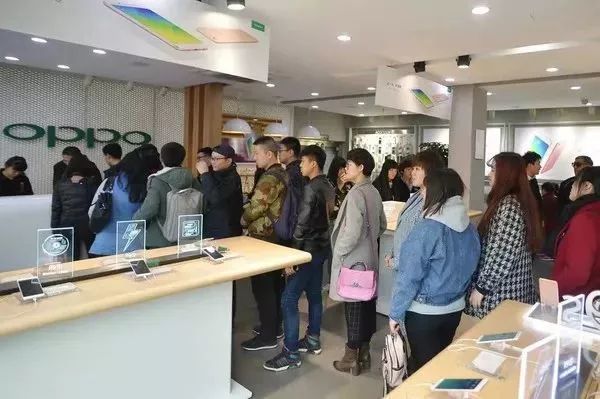 解密OPPO:20平米能开一家手机店,也可以只摆