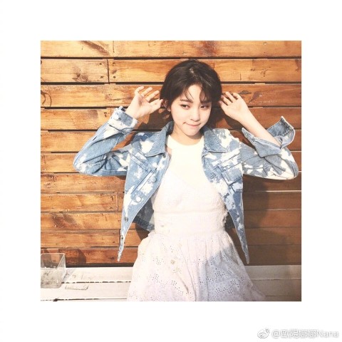 欧阳娜娜四岁萌照曝光,镜头前挖鼻屎,原来从小