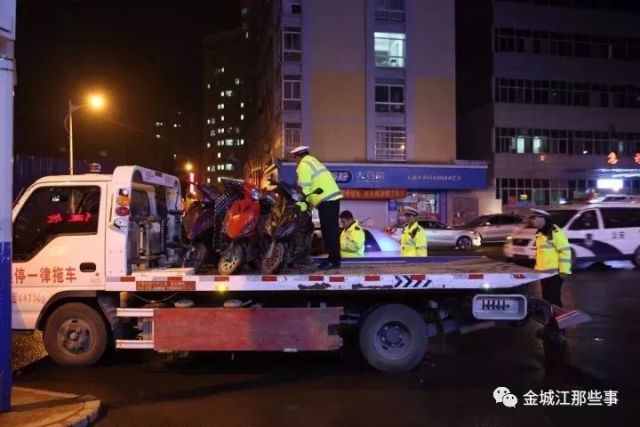 好咯,事发金城江一中,青少年深夜开机车