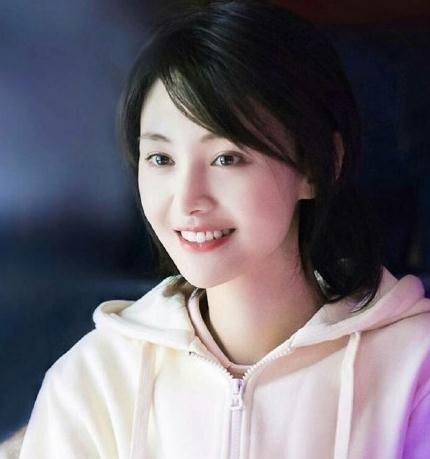 郑爽晒新房子装修风格,设计获网友点赞,书架特文艺范!