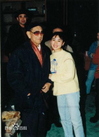 探访"中国卓别林"谢添墓地,遗言让人感动,不开追悼会,蔡明悼念