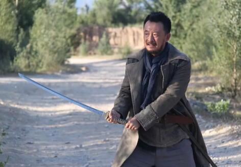 9个明星拿长刀,冯小刚很有型,谢霆锋依然帅,最霸气的不是霍建华