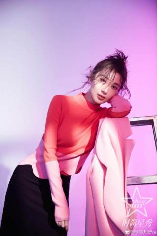 黄教主的前女友李菲儿,穿衣搭配越来越有品位,网友:气质女神