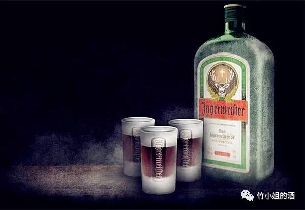 然後,推薦最多的就是野格—— 野格聖鹿利口酒jagermeister.