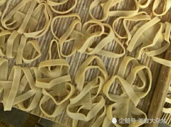 日照特色春节美食:翻花爪子