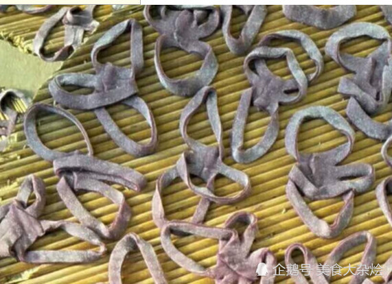 日照特色春节美食:翻花爪子