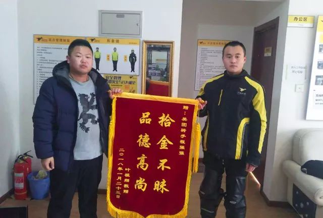 美团骑手社区晒儿满分作文:我的爸爸是美团外卖的