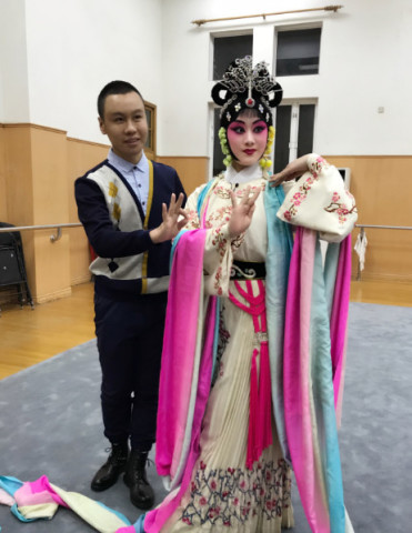 杨钰莹20年后重登台唱《梨花颂》,想到李玉刚