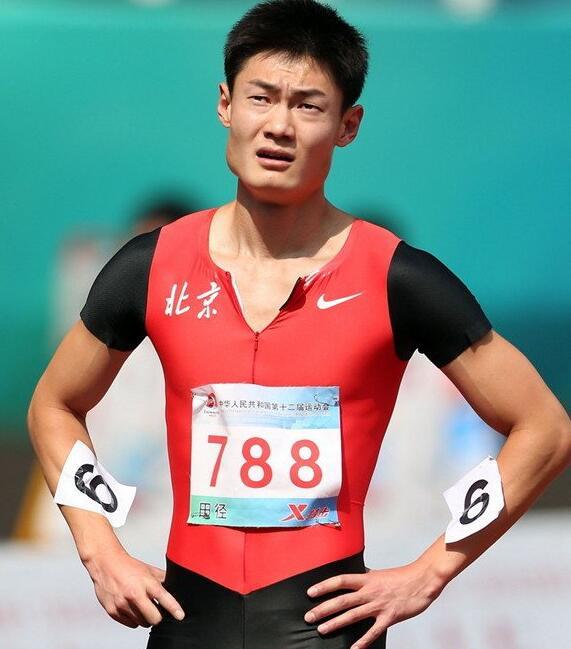 苏炳添和莫有雪,谢震业,张培萌以37秒92的成绩打破亚洲纪录,总排名第