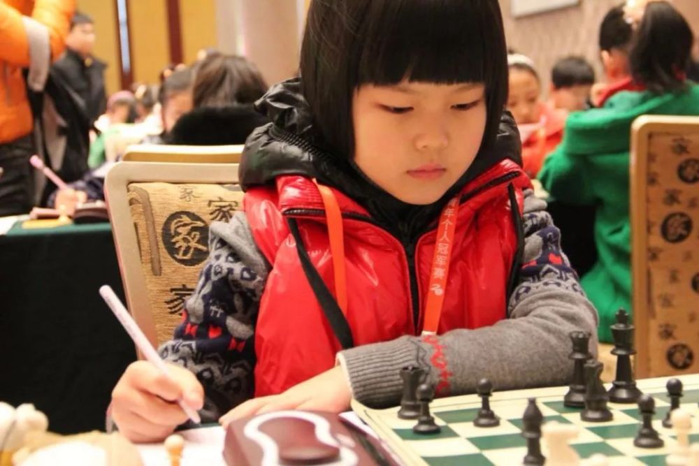 五岁,正是天真烂漫的年纪,我的国际象棋之路由此开始.