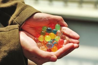 3岁童误食"水宝宝"险丧命