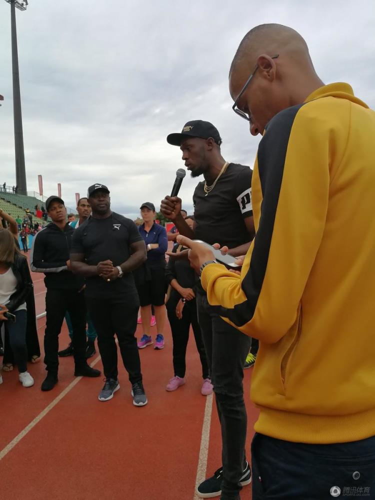 博尔特造访南非 推动田径青训踢足球友谊赛
