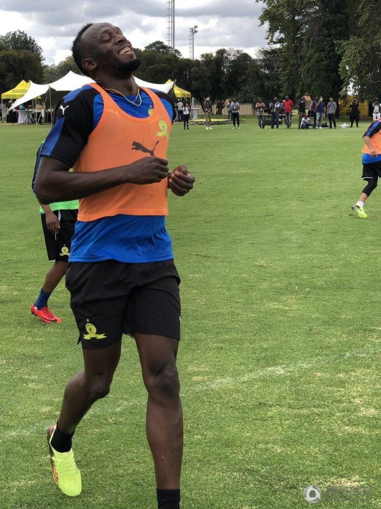 博尔特造访南非 推动田径青训踢足球友谊赛