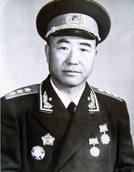 然后从军,参加过北伐战争,中原大战,后又参加了长城抗战和绥远抗战等