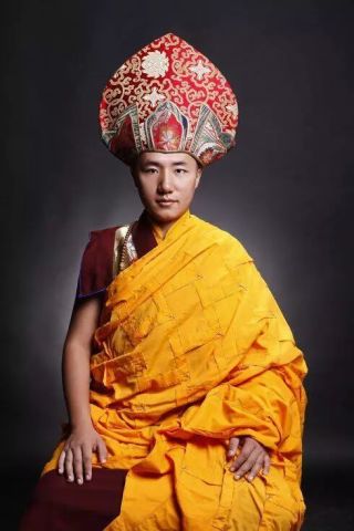 著名活佛旦曾久美仁波切莅临"邬智雅娜"