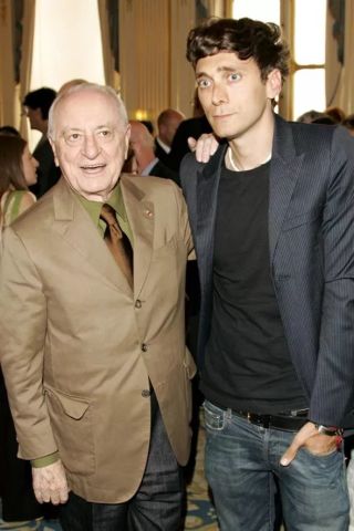 让老佛爷减肥40kg,权志龙为之痴狂的设计师,到