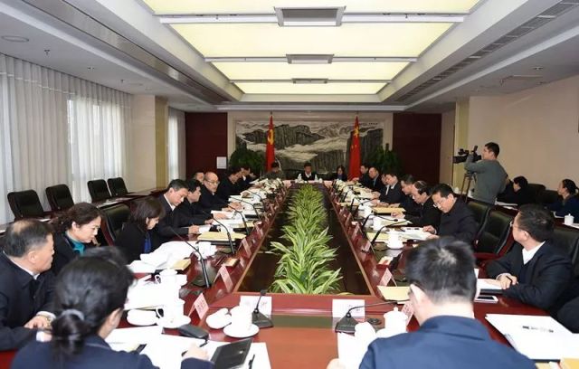 云南村民乔迁违规办酒席 全村遭罚停低保…正