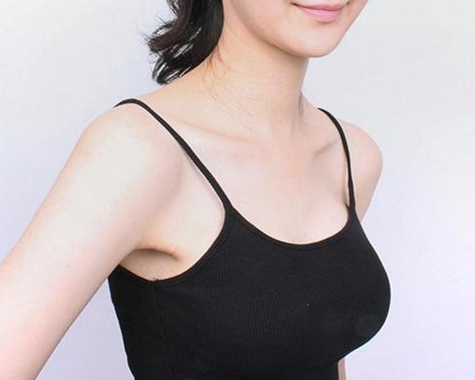 而母乳喂养会让宝妈的乳房出现下垂的现象出现,并且在宝宝断奶之后